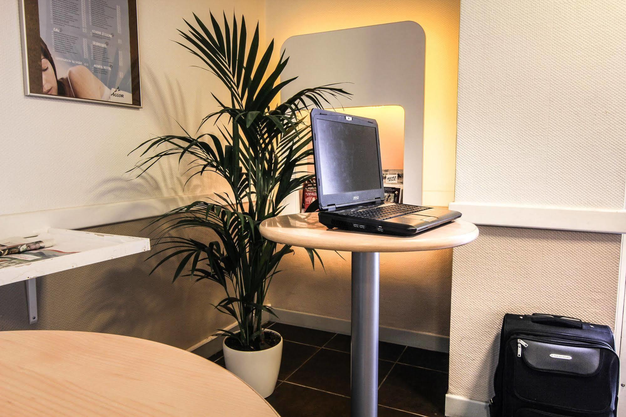 Ibis Budget Chateaudun Ngoại thất bức ảnh